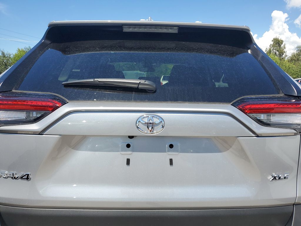 2025 Toyota RAV4 XLE photo 13