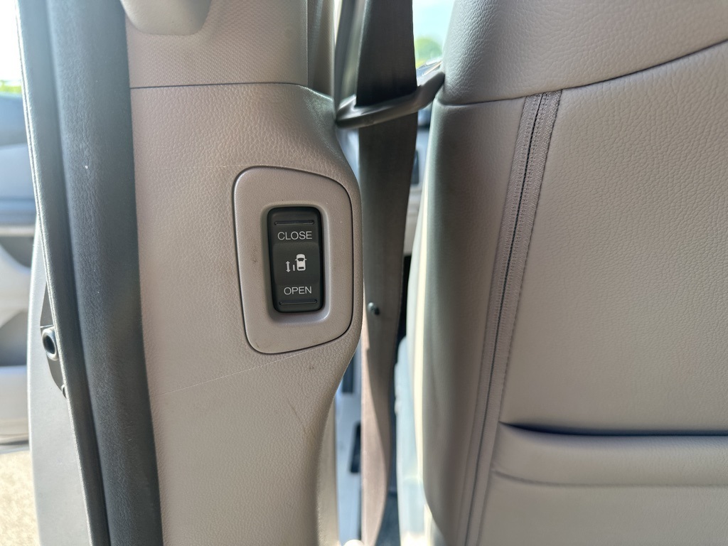2016 Honda Odyssey EX photo 24