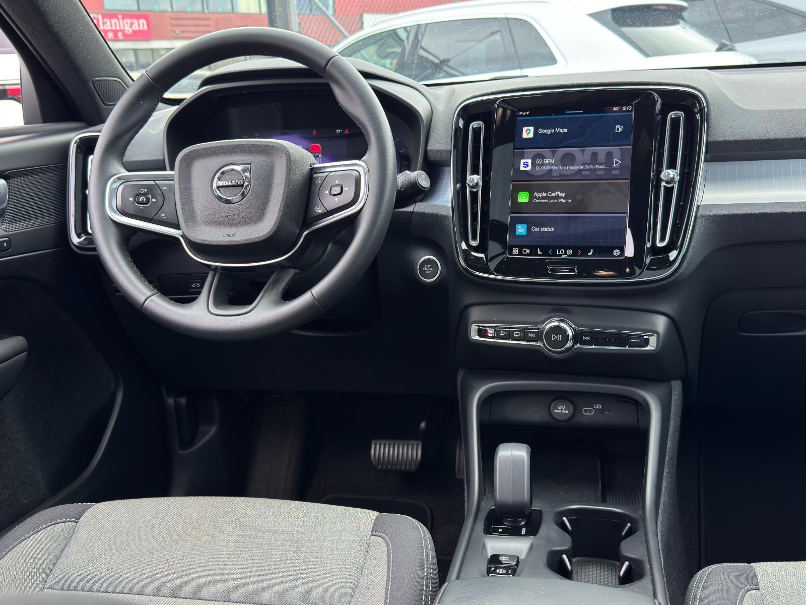 2025 Volvo XC40 Core photo 25
