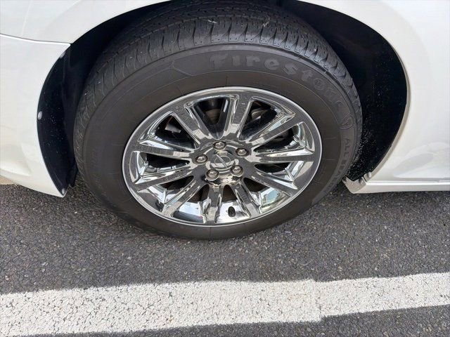 2014 Chrysler 300 photo 4