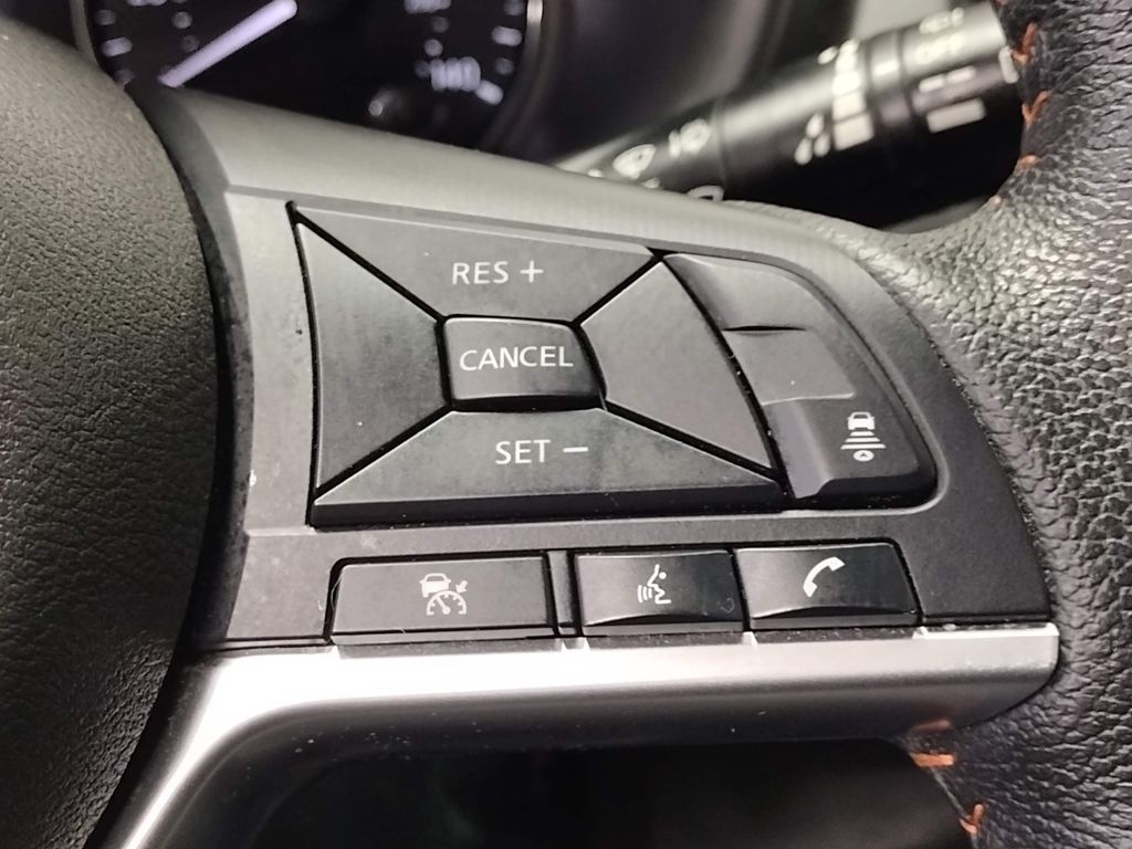 2021 Nissan Kicks SR photo 22