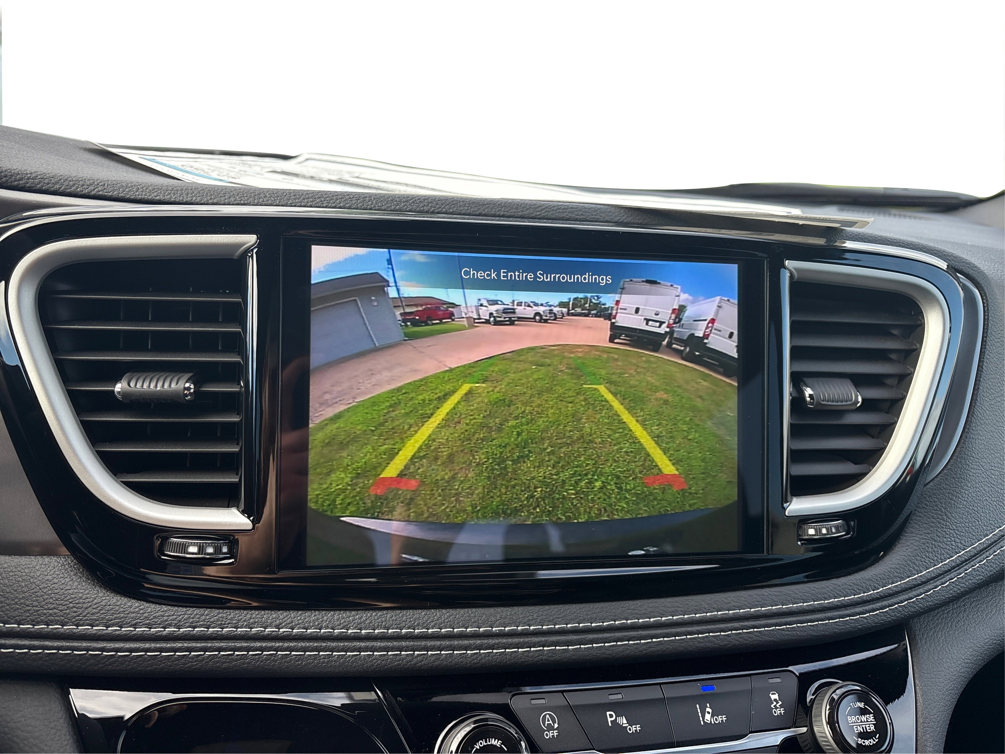 2026 Chrysler Pacifica photo 22