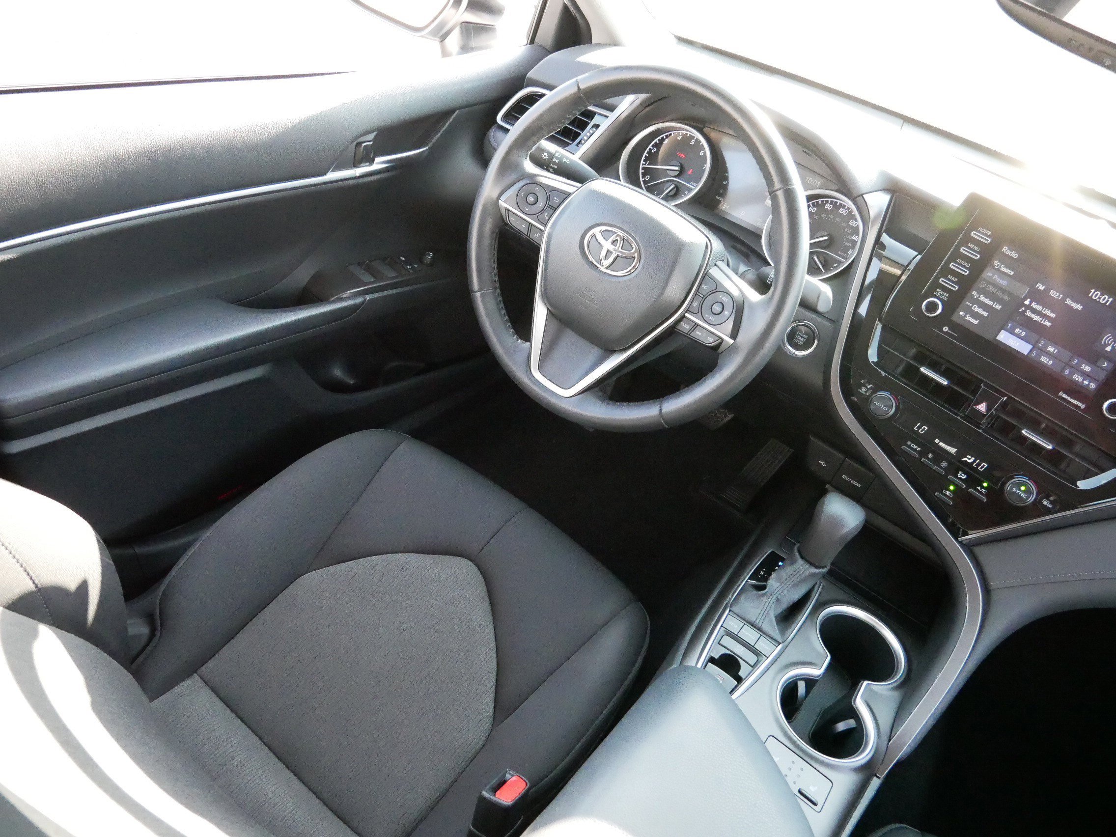 2022 Toyota Camry LE photo 9