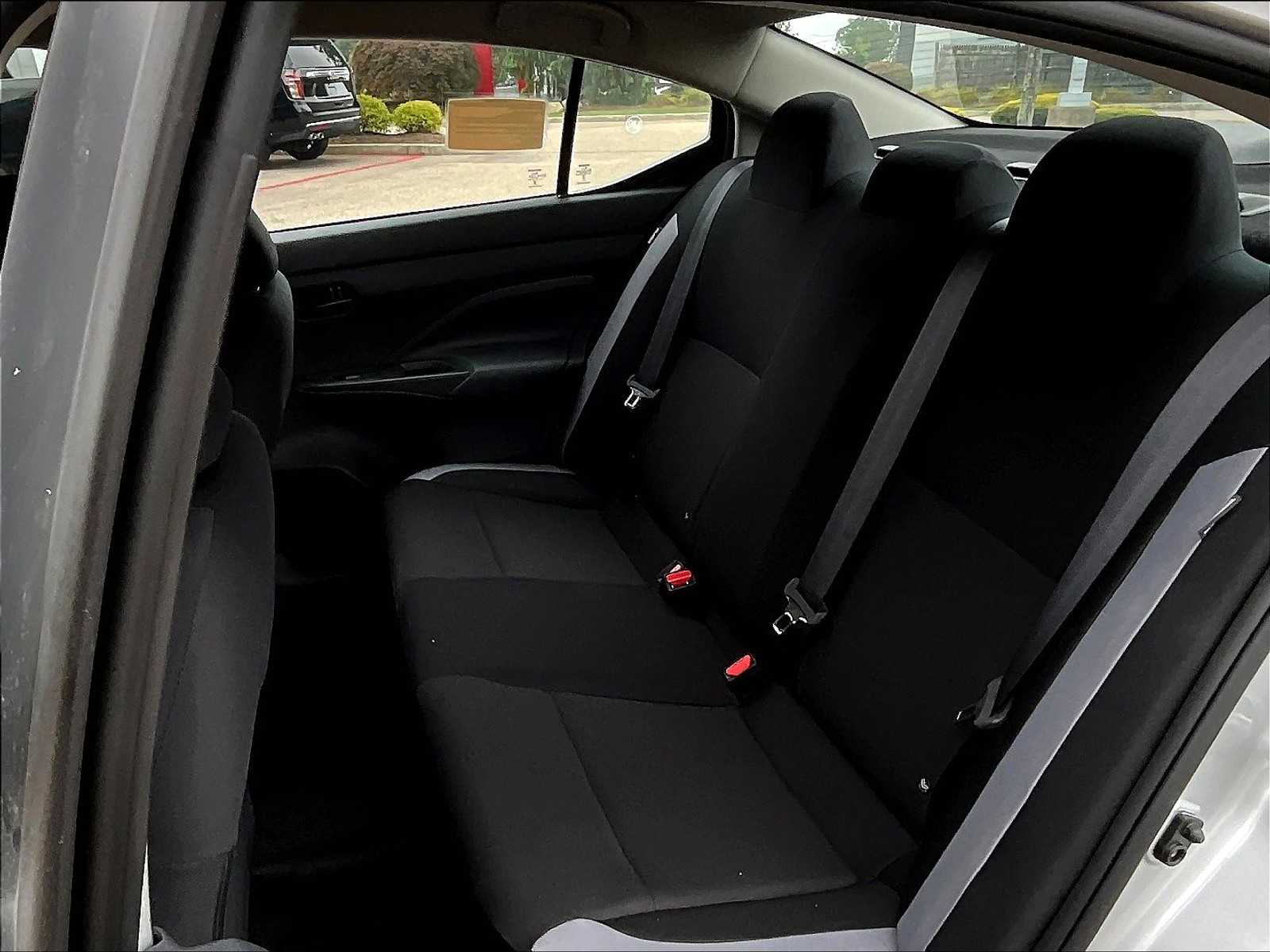 2025 Nissan Versa S photo 14