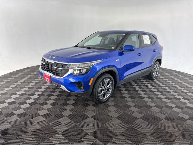 2024 Kia Seltos LX photo 2