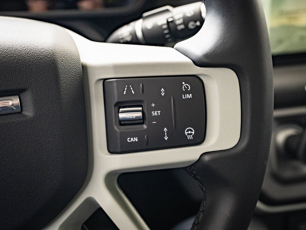 2024 Land Rover Defender 110 S photo 21