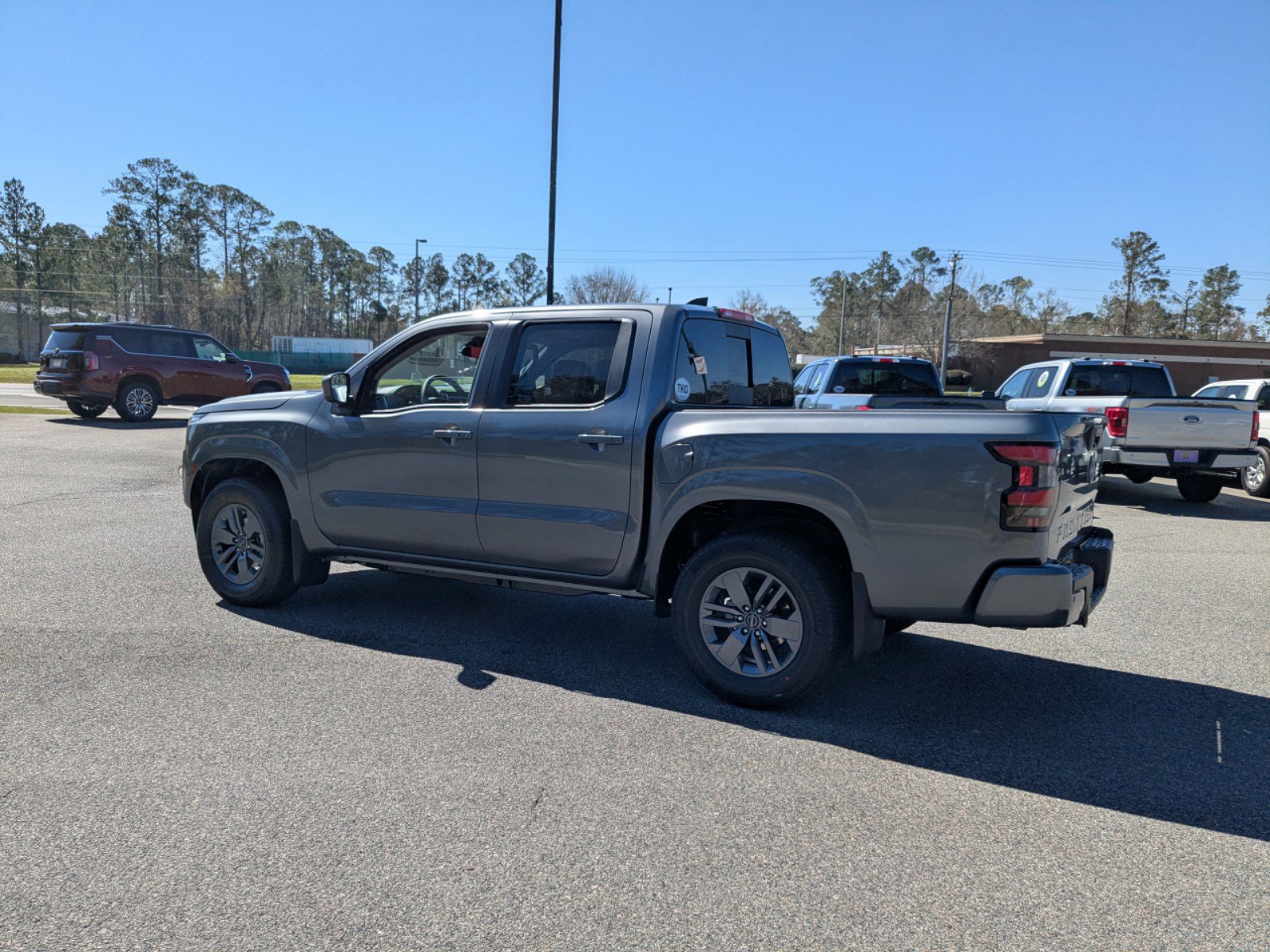 2025 Nissan Frontier Crew Cab SV photo 6