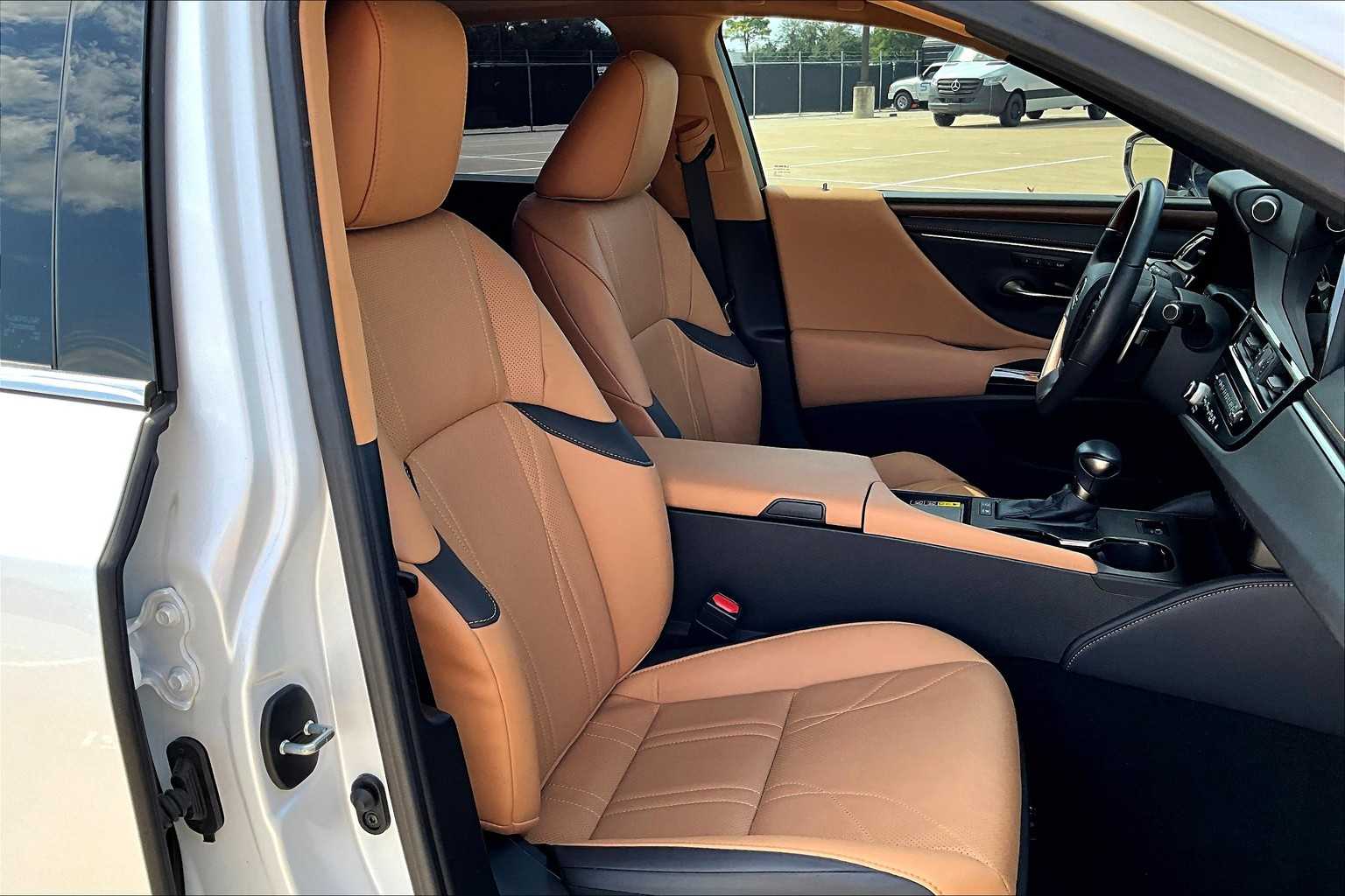 2025 Lexus ES Luxury photo 8