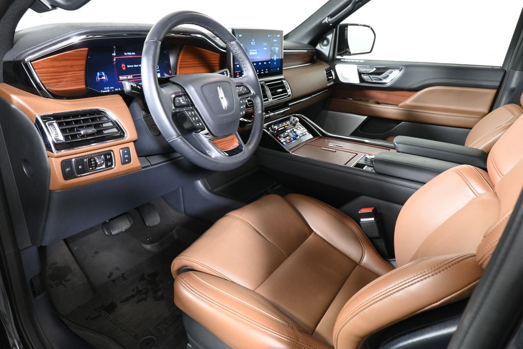 2024 Lincoln Navigator Reserve photo 2