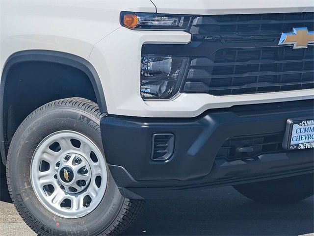 2025 Chevrolet Silverado 2500HD photo 3