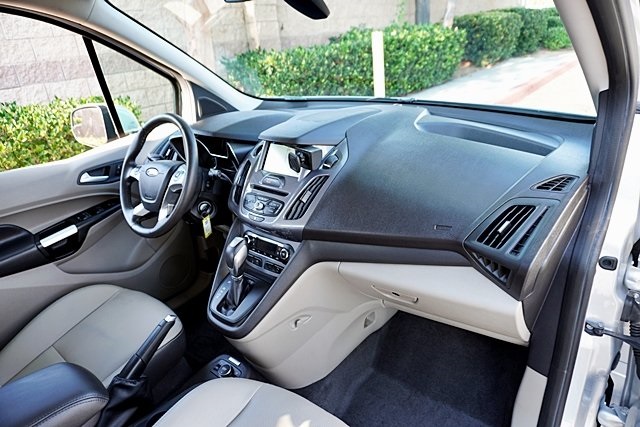 2018 Ford Transit Connect Titanium photo 9