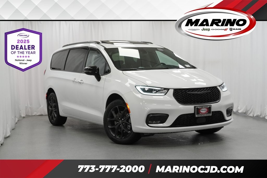 2026 Chrysler Pacifica Limited's photo