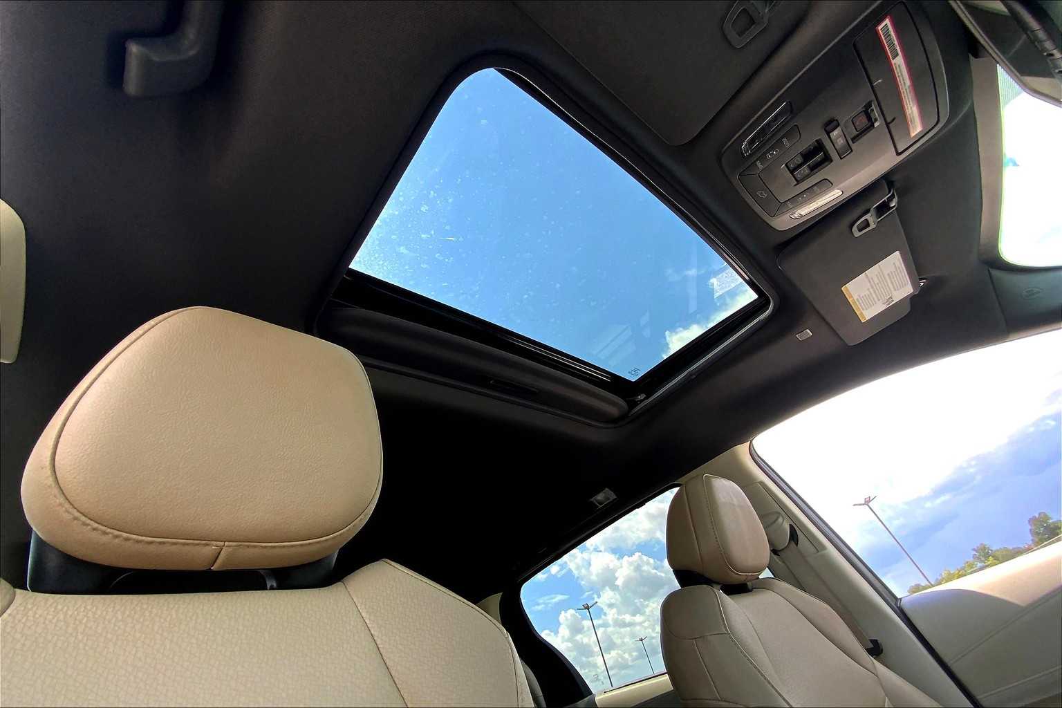 2023 Toyota Sienna XLE photo 13