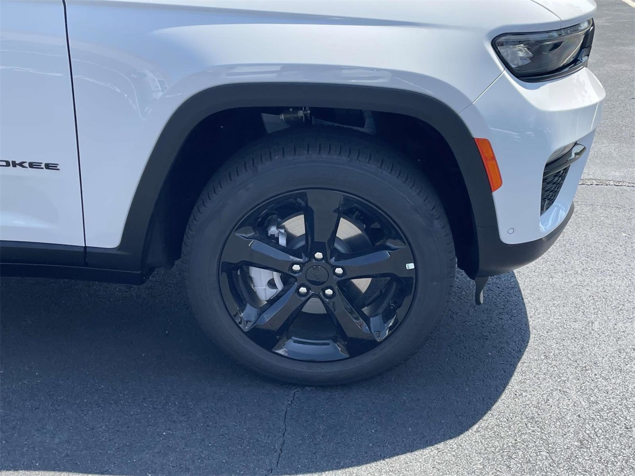 2025 Jeep Grand Cherokee Limited photo 29