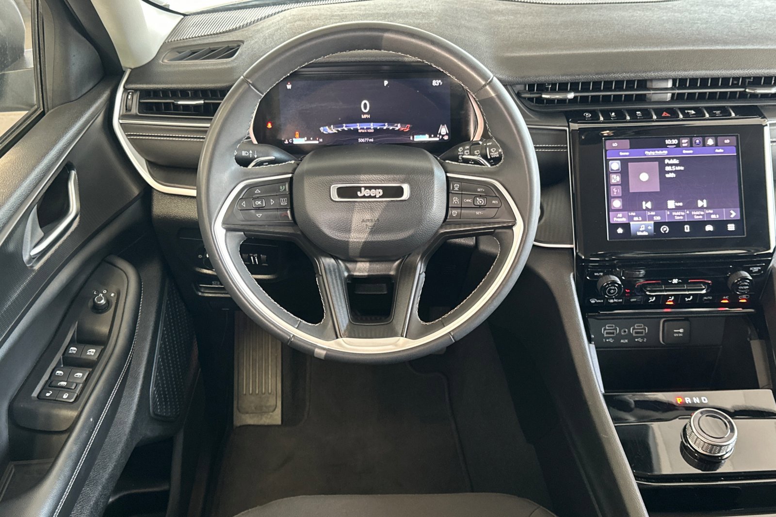 2023 Jeep Grand Cherokee Laredo Sport photo 13