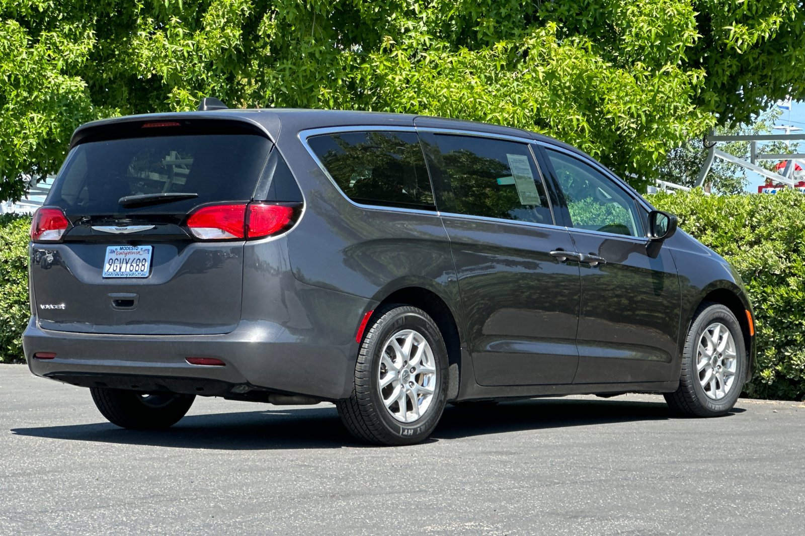 2023 Chrysler Pacifica LX photo 4