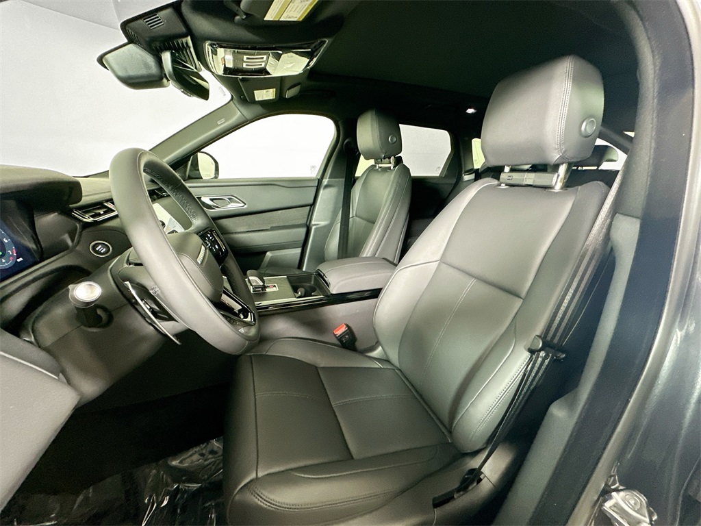 2026 Land Rover Range Rover Velar SE photo 11