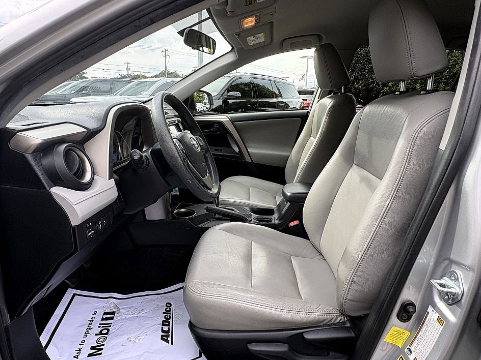 2015 Toyota RAV4 LE photo 8