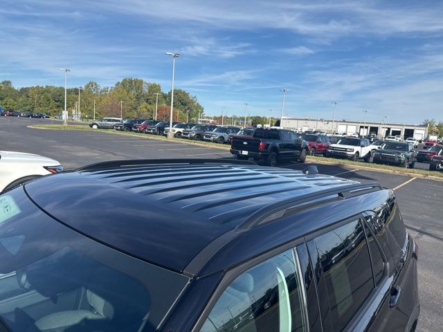 2025 Ford Explorer photo 2