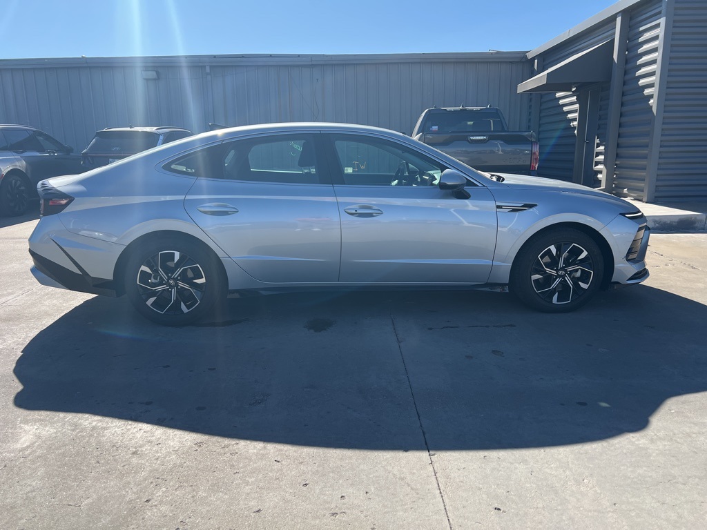 2025 Hyundai Sonata SEL photo 4