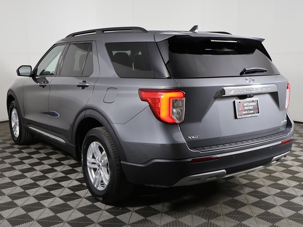 2023 Ford Explorer XLT photo 2