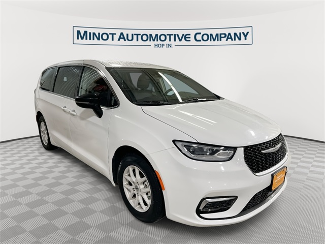 2024 Chrysler Pacifica Touring L's photo