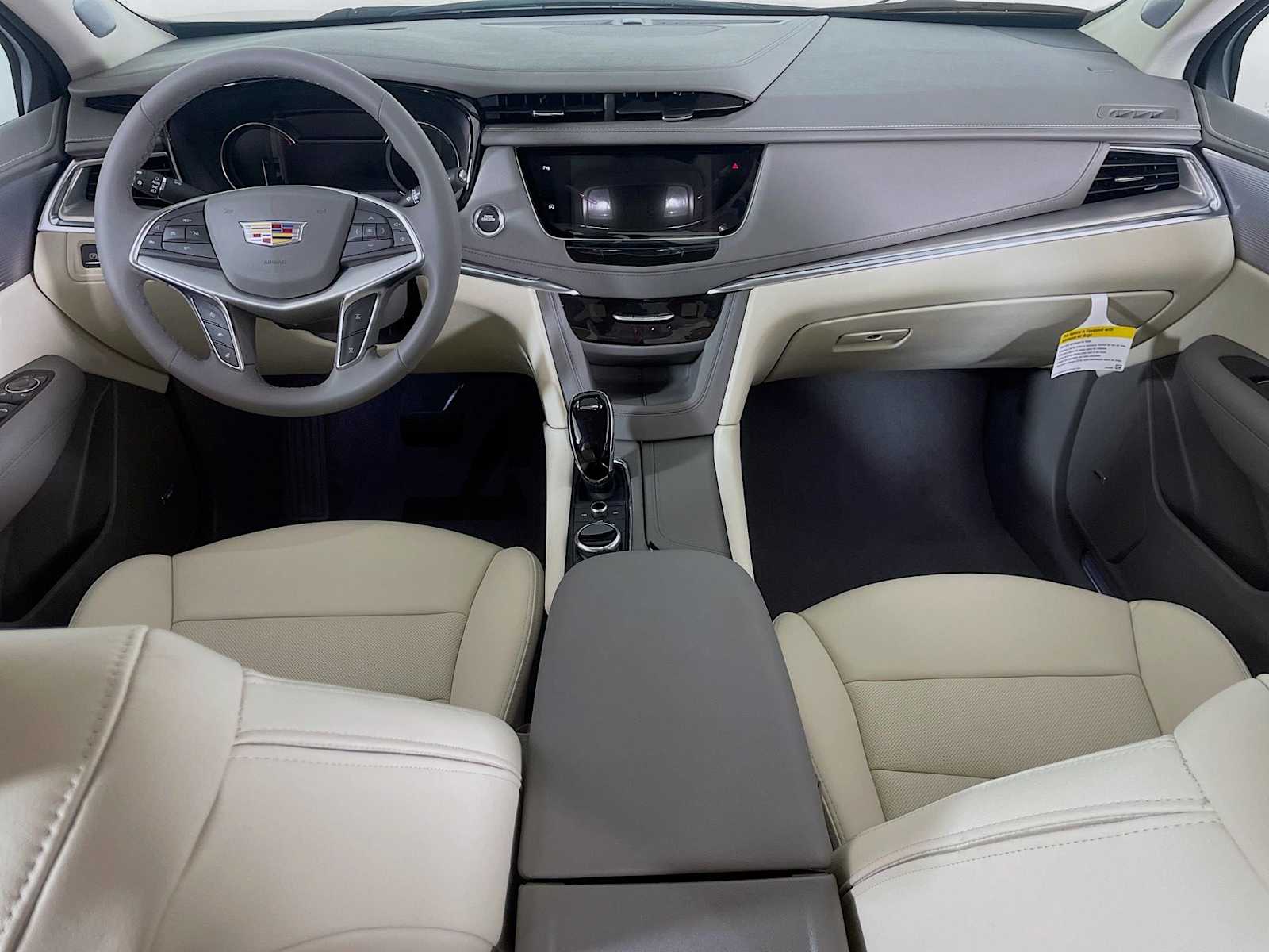 2025 Cadillac XT5 Premium Luxury photo 3