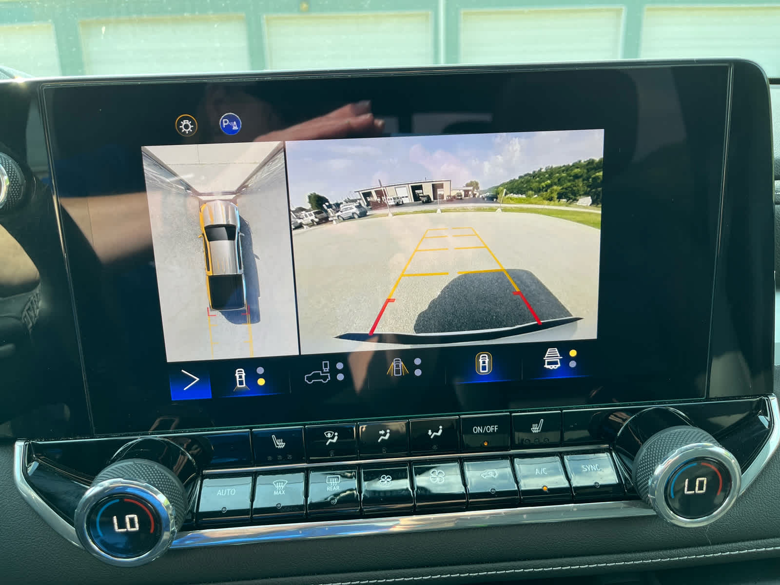 2024 Chevrolet Colorado LT photo 30