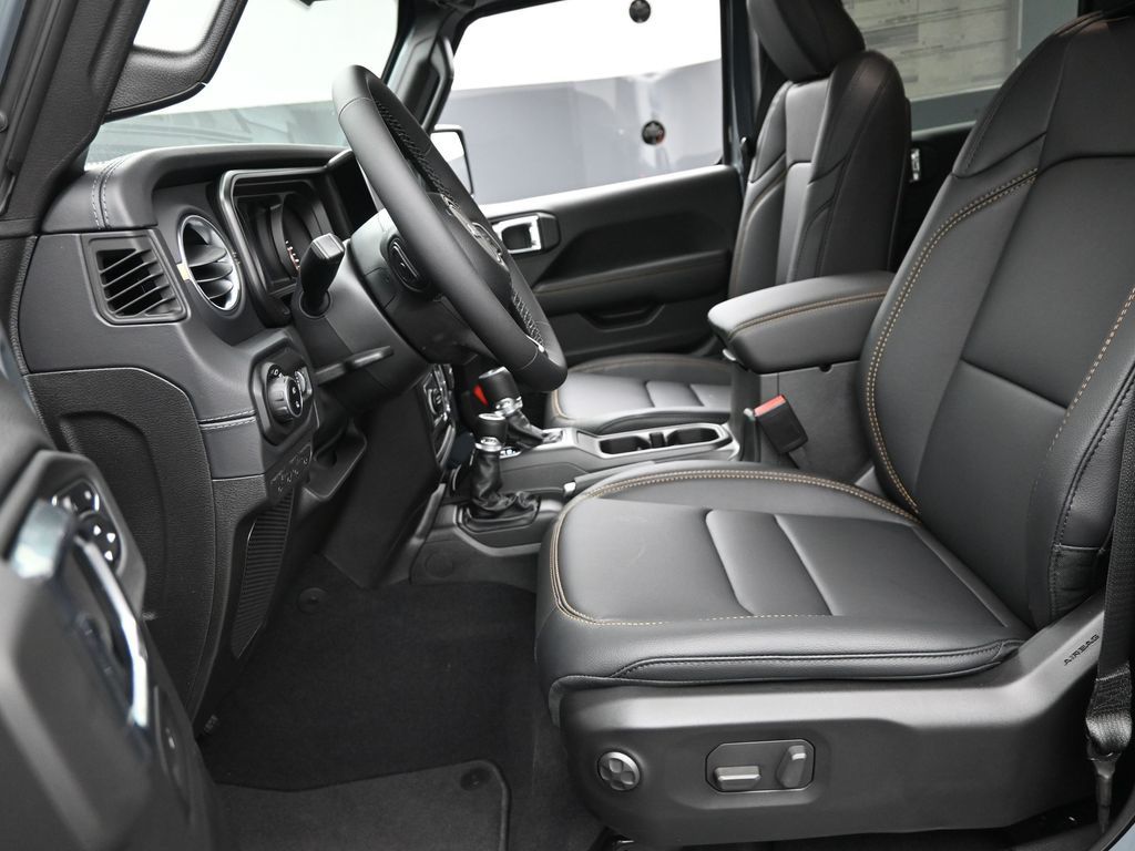 2025 Jeep Gladiator Sport photo 11