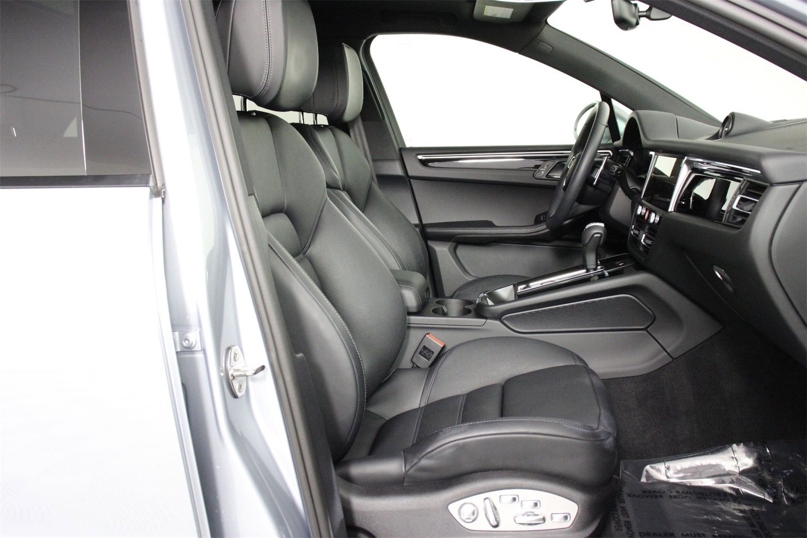 2025 Porsche Macan photo 29