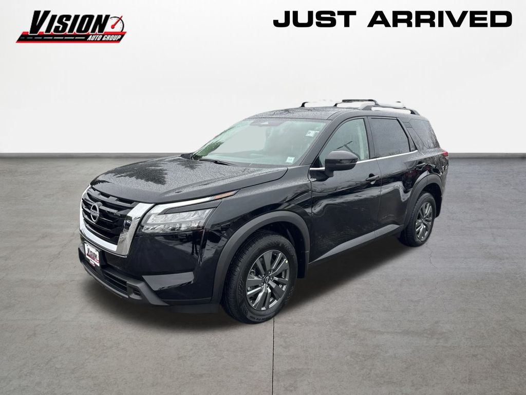 2025 Nissan Pathfinder SV's photo