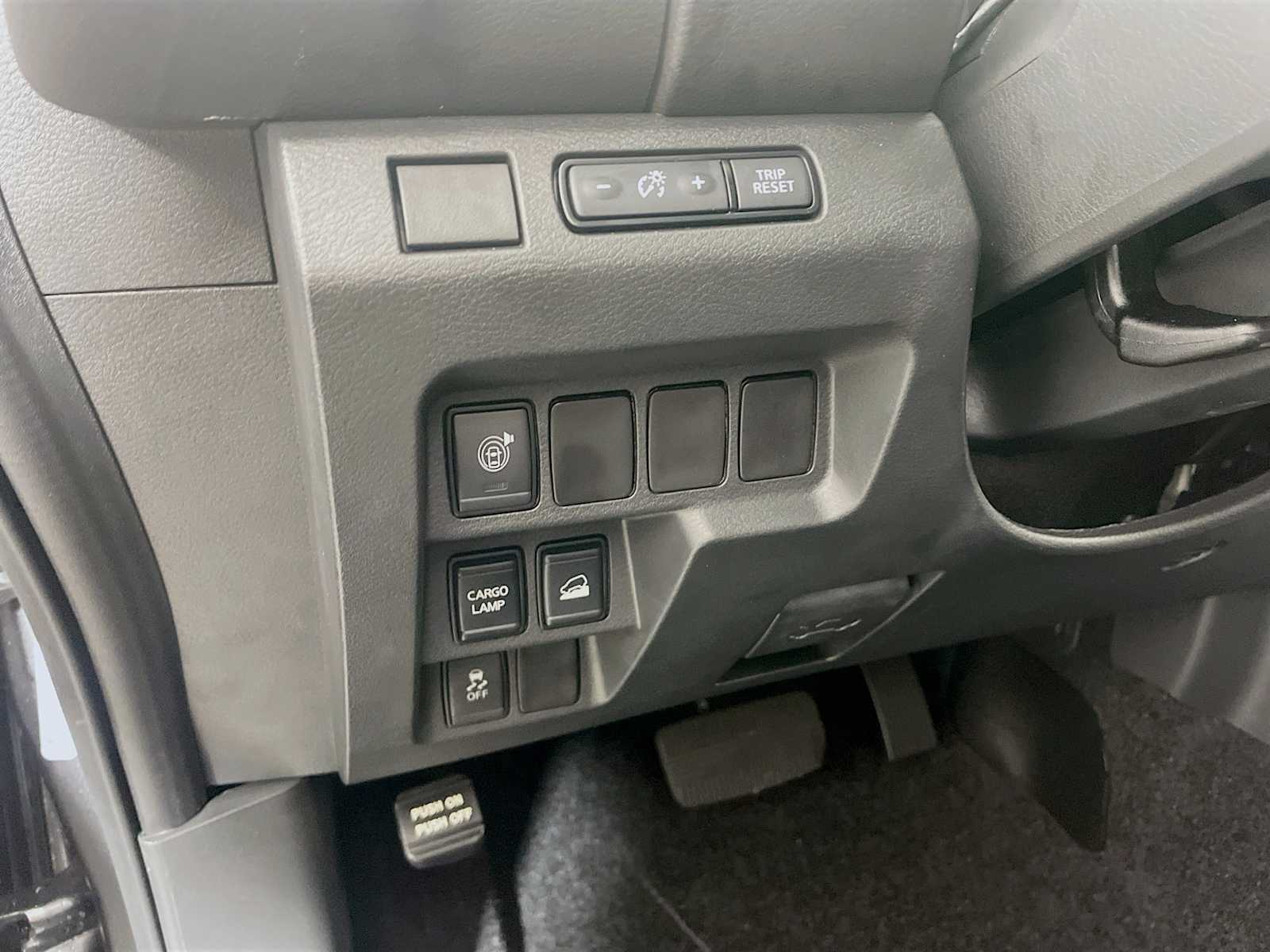 2025 Nissan Frontier Crew Cab SV photo 8