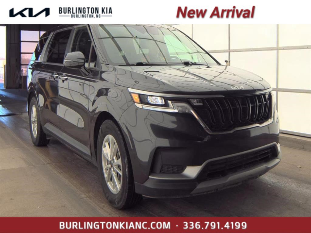 2024 Kia Carnival LX's photo