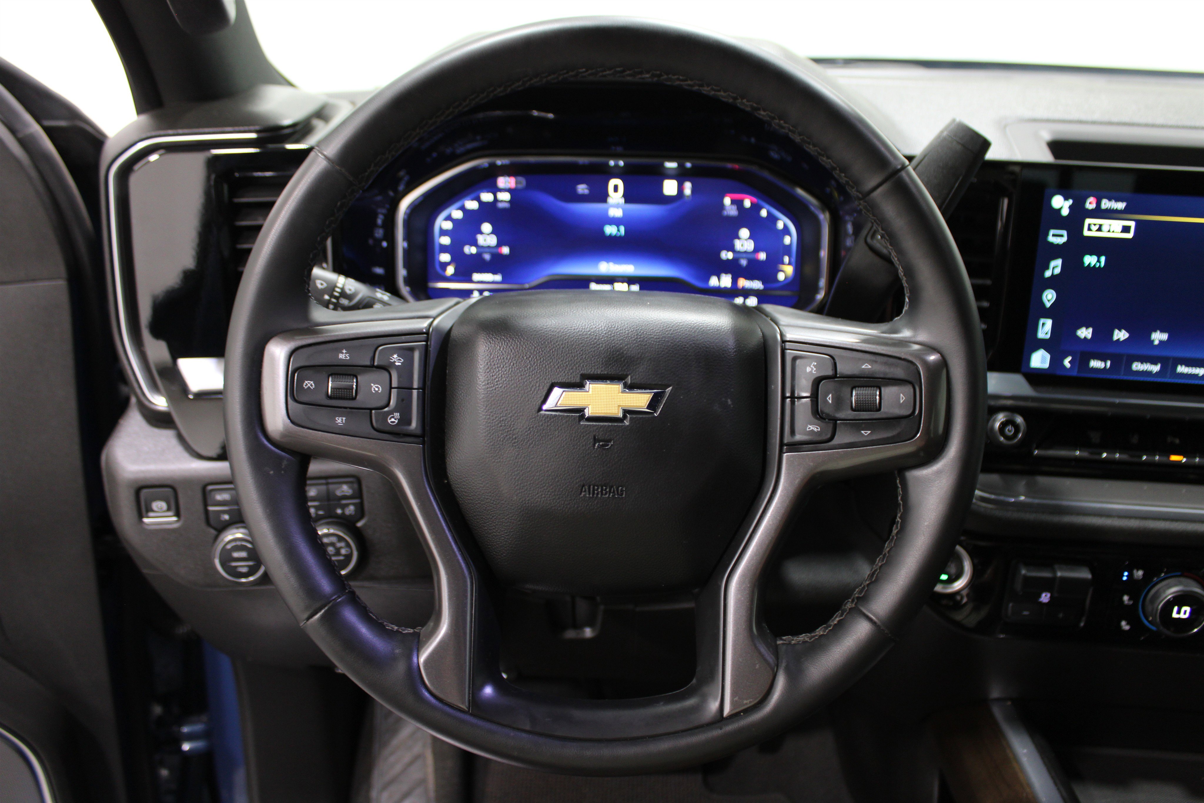 2025 Chevrolet Silverado 2500HD High Country photo 5