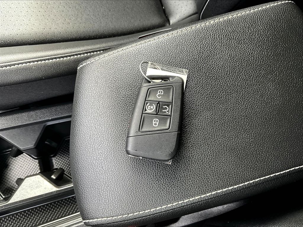 2024 Volkswagen Tiguan SE Wolfsburg Edition photo 29