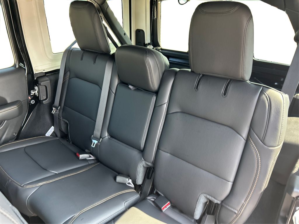 2025 Jeep Wrangler Sahara photo 19