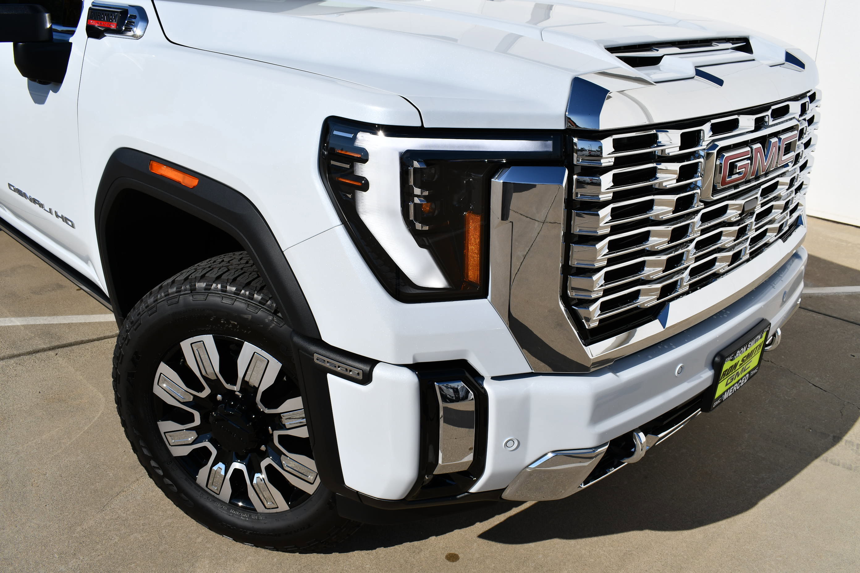 2026 Gmc Sierra 2500 HD Denali photo 3