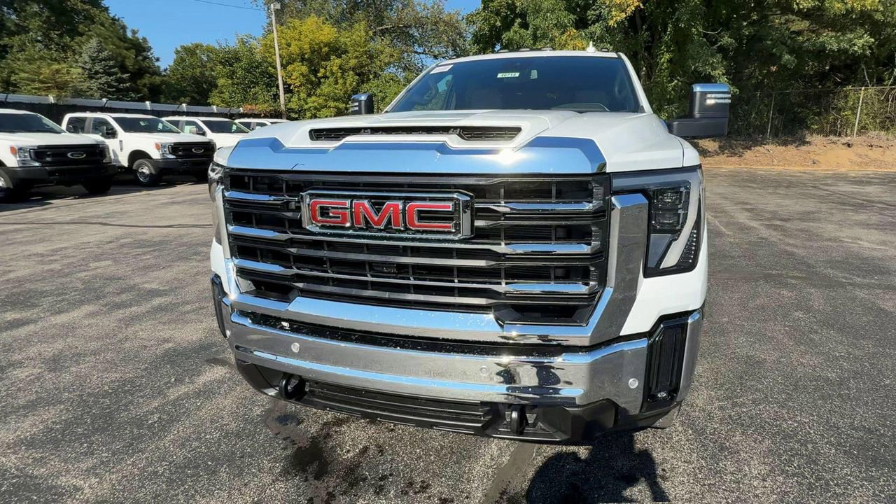2026 Gmc Sierra 2500 HD SLT photo 3