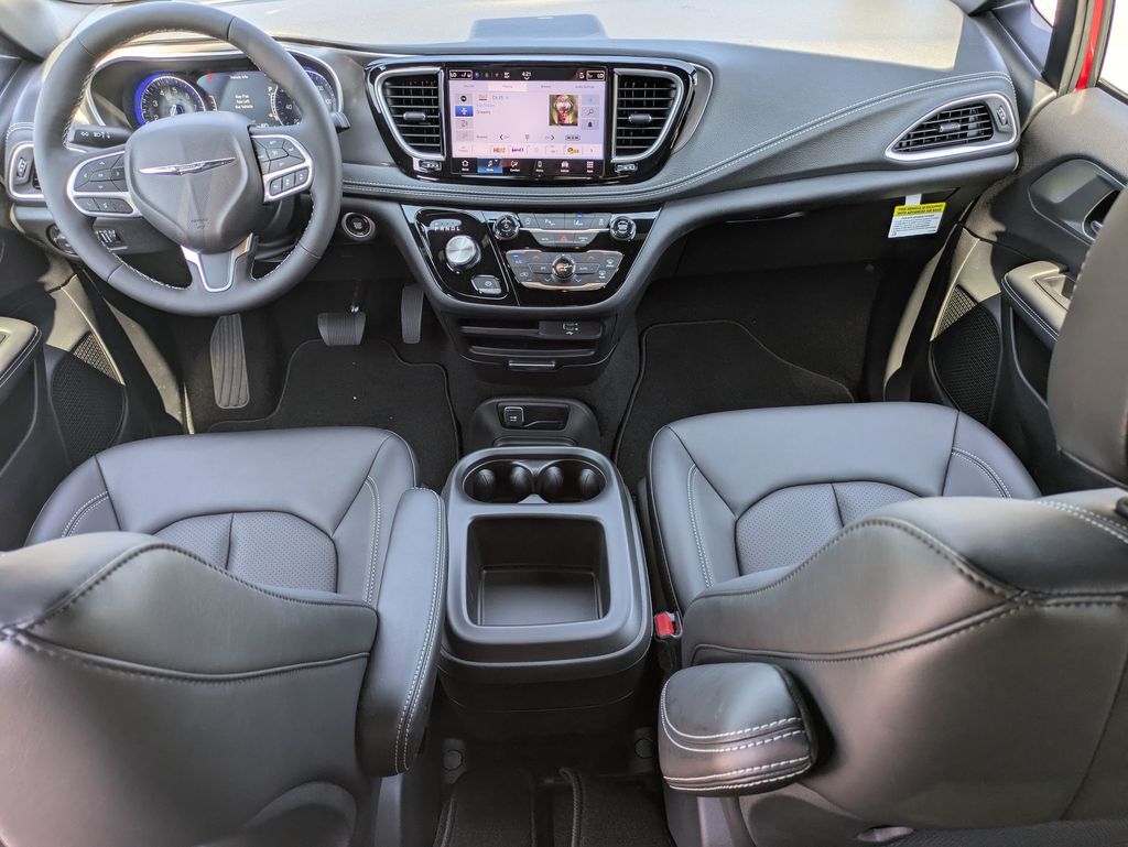 2026 Chrysler Pacifica photo 21