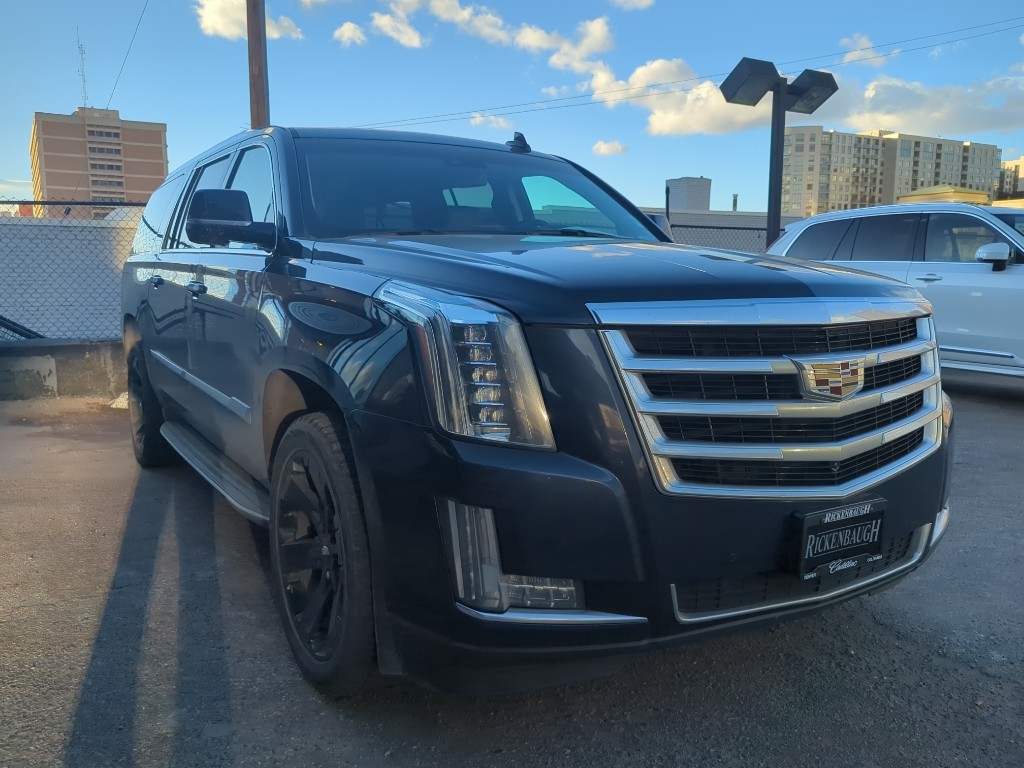 2019 Cadillac Escalade ESV Luxury's photo
