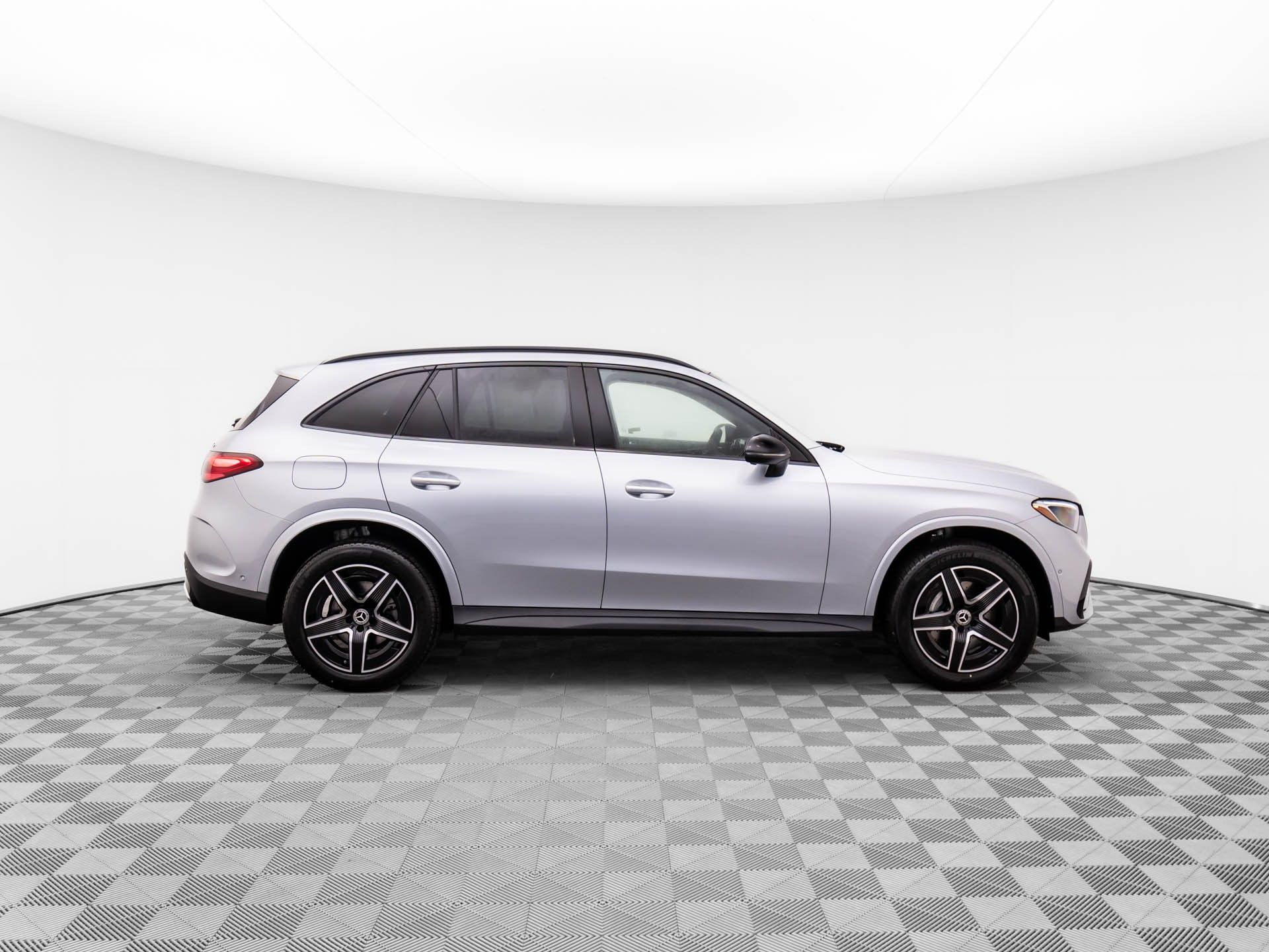 2025 Mercedes Benz GLC 300 4MATIC photo 5