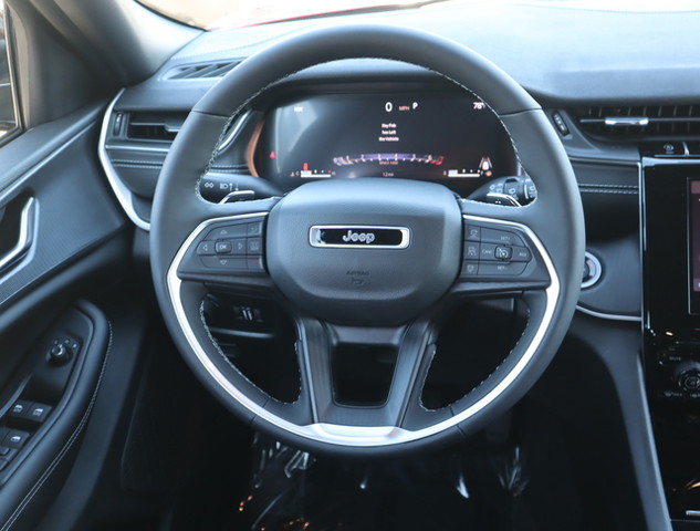 2024 Jeep Grand Cherokee Altitude photo 11