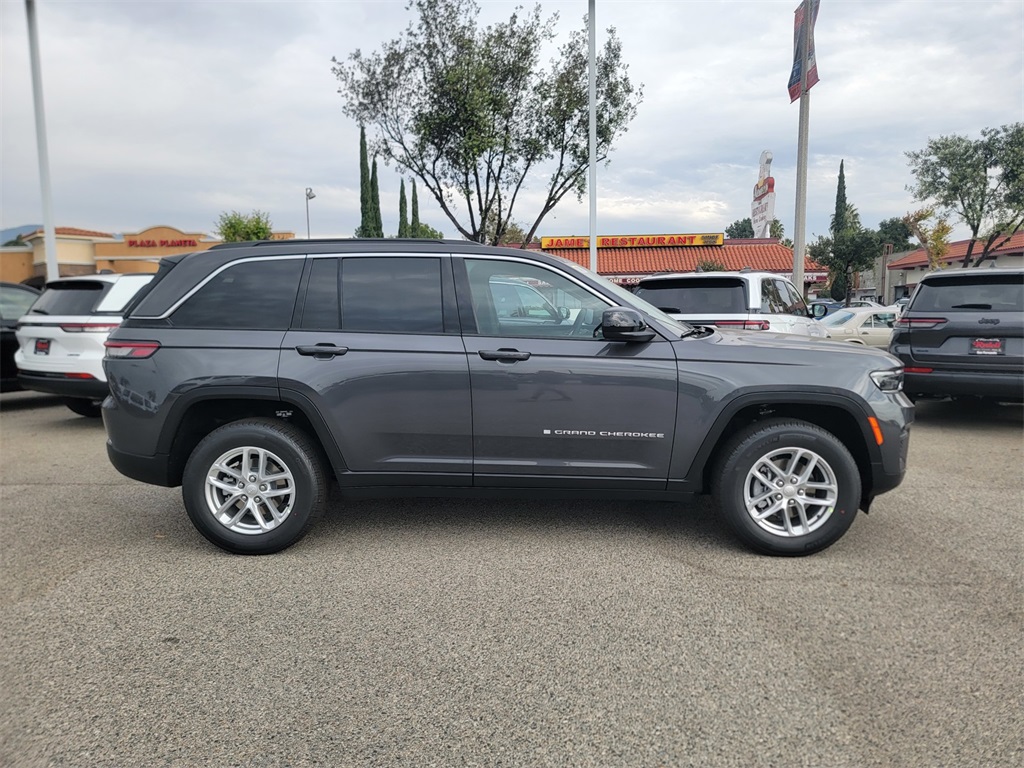 2025 Jeep Grand Cherokee Laredo X photo 3