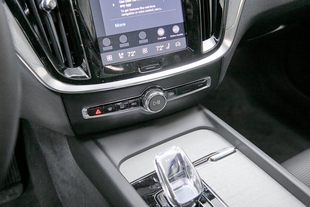 2026 VOLVO V60CC - Image 14