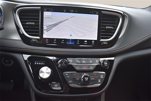 2025 Chrysler Pacifica Pinnacle photo 23
