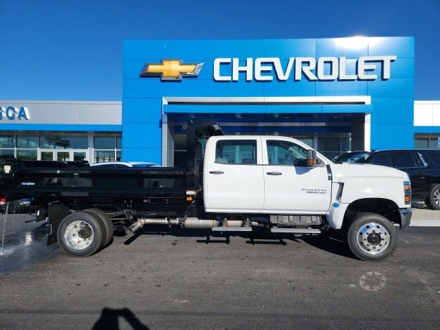 2024 Chevrolet Silverado 5500HD Work Truck photo 3