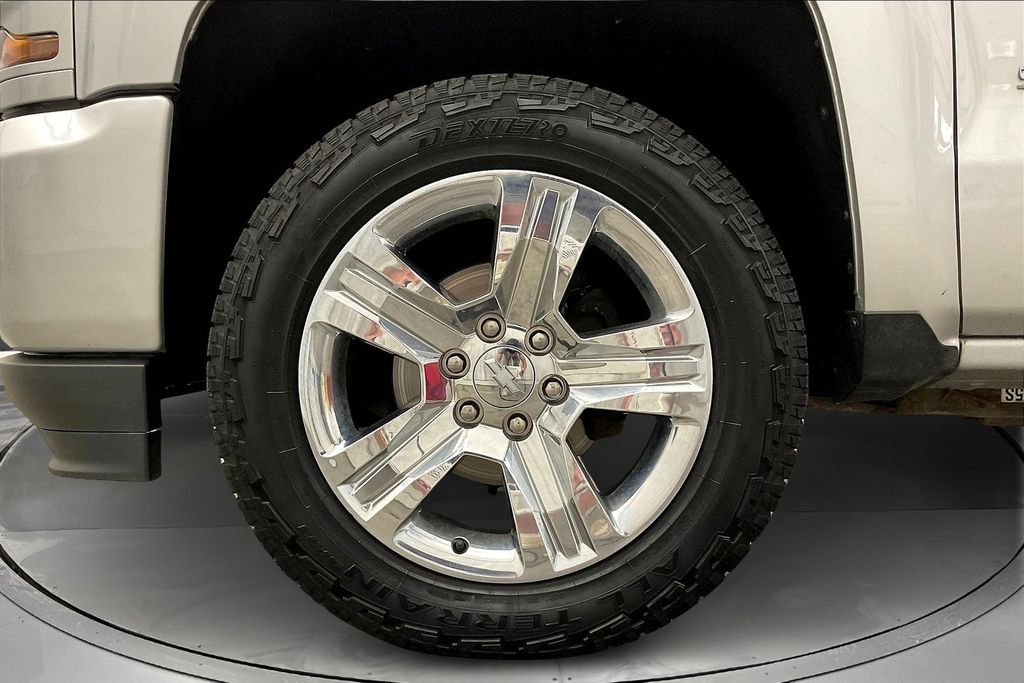 2017 Chevrolet Silverado 1500 Custom photo 10