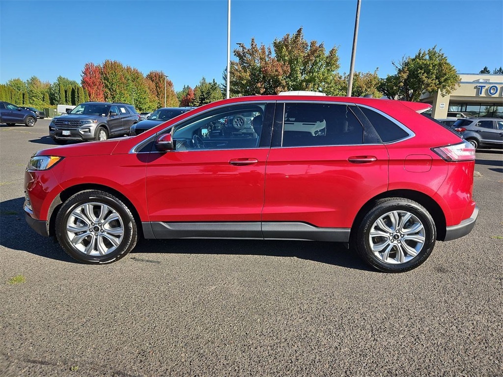 2023 Ford Edge Titanium photo 2