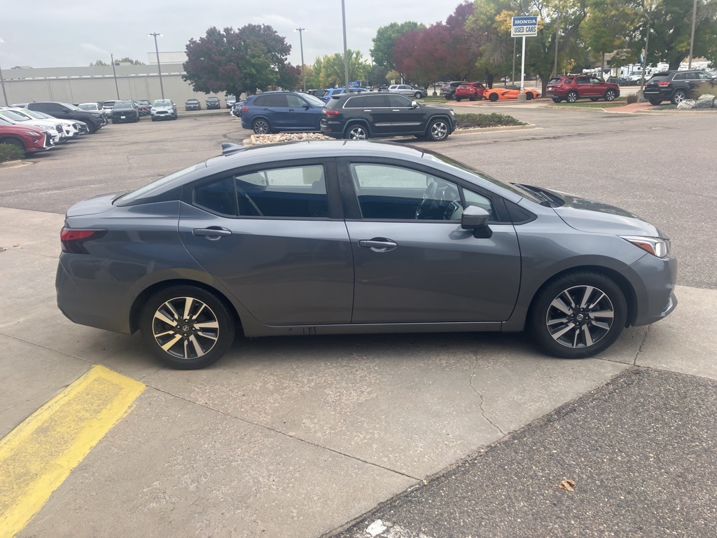 2021 Nissan Versa SV photo 5