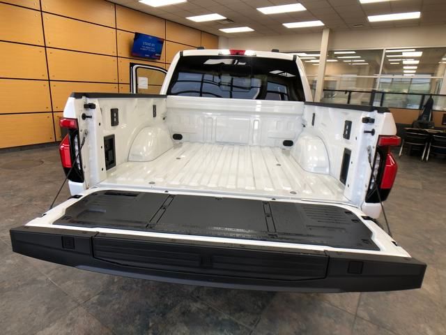 2025 Ford F-150 Lightning Lariat photo 24